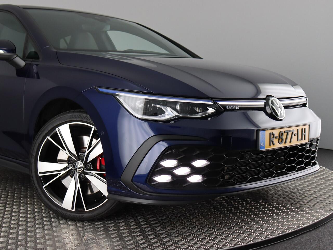 Volkswagen GOLF 1.4 eHybrid GTE (NL-Auto / Pano / Stuur-Stoelverw. / IQ / ACC / Navi / Carplay)