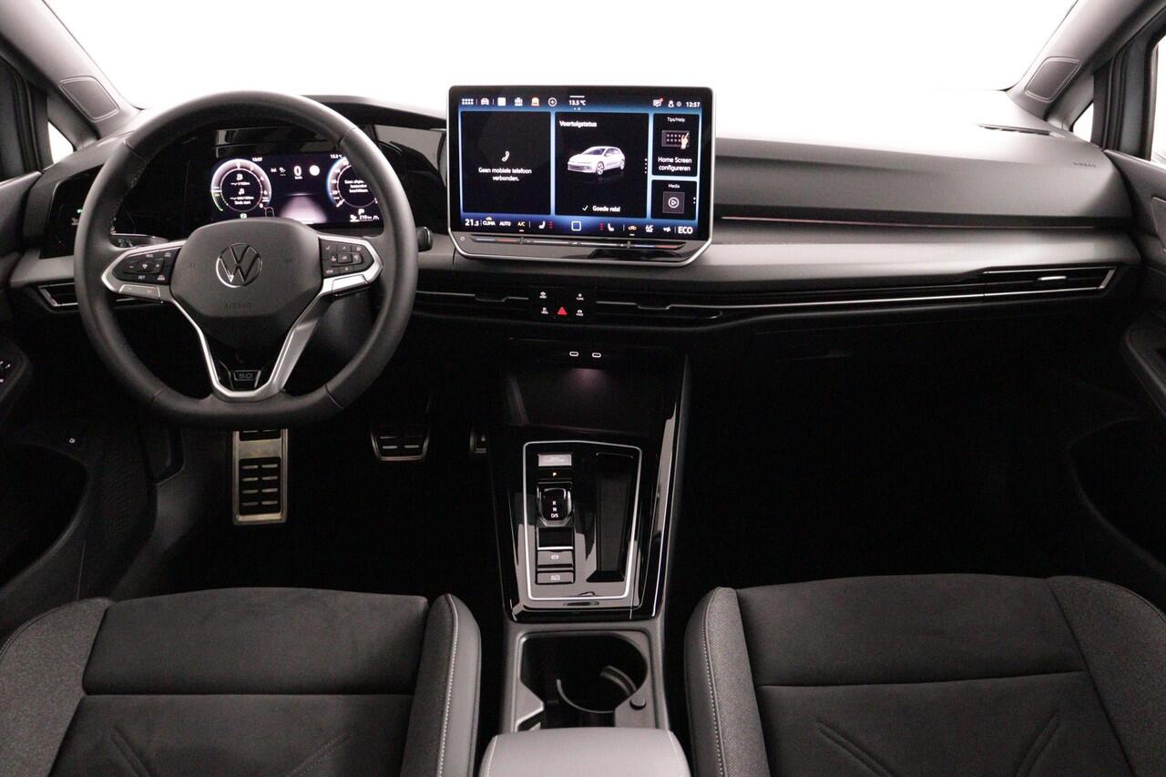 Volkswagen GOLF 1.5 eHybrid 50 Edition | Panodak | Stoelgeheugen | Lichtmetaal | Dealer onderhouden