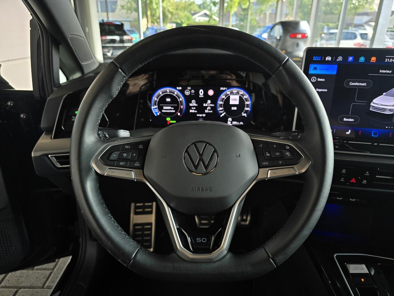 Volkswagen GOLF 1.5 eTSI Edition 50 / Panoramadak / HUD / ACC / Matrix LED