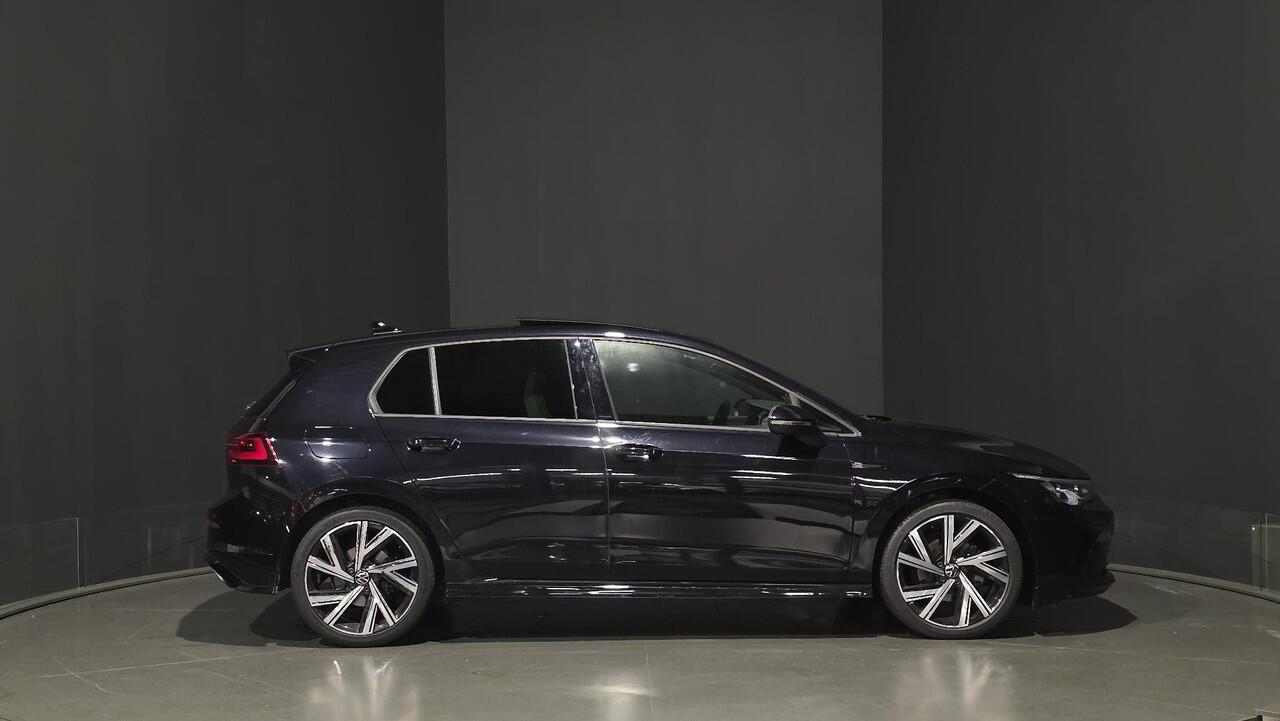 Volkswagen GOLF 1.5 eTSI R-Line | Panorama | IQ Light | Acc | Automaat