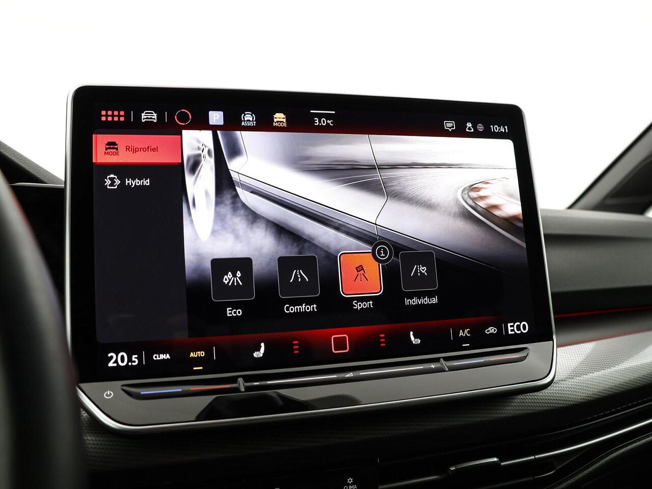 Volkswagen GOLF 1.5 204pk DSG eHybrid 50 Edition · Camera · Keyless · Apple/Android Car Play · Stoel & Stuur verwarmd · Elek. Voorstoel · Sfeerverlichting · 18'' Inch · Garantie t/m 06-08-2028 of 100.000km