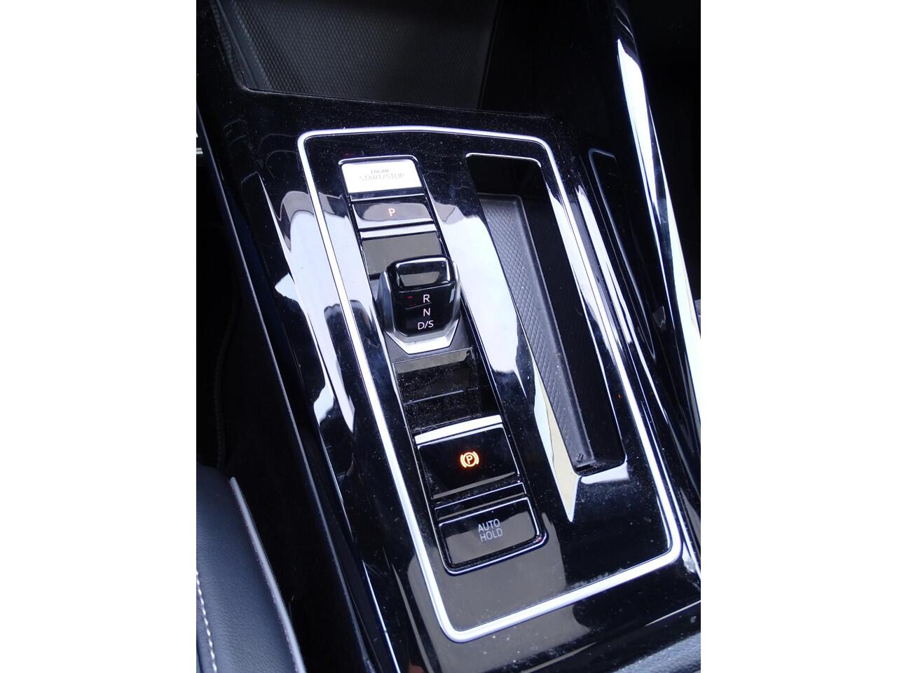 Volkswagen GOLF 1.5 eTSI R-Line 3x R LINE | NAVIGATIE | PANORAMADAK | SPORT INTERIEUR | ADAPTIEVE CRUISE| STUUR/STLE VERWARMING | IQ LED PAKKET | ACHTERUIT RIJ CAMERA | SFEERVERLICHTING |