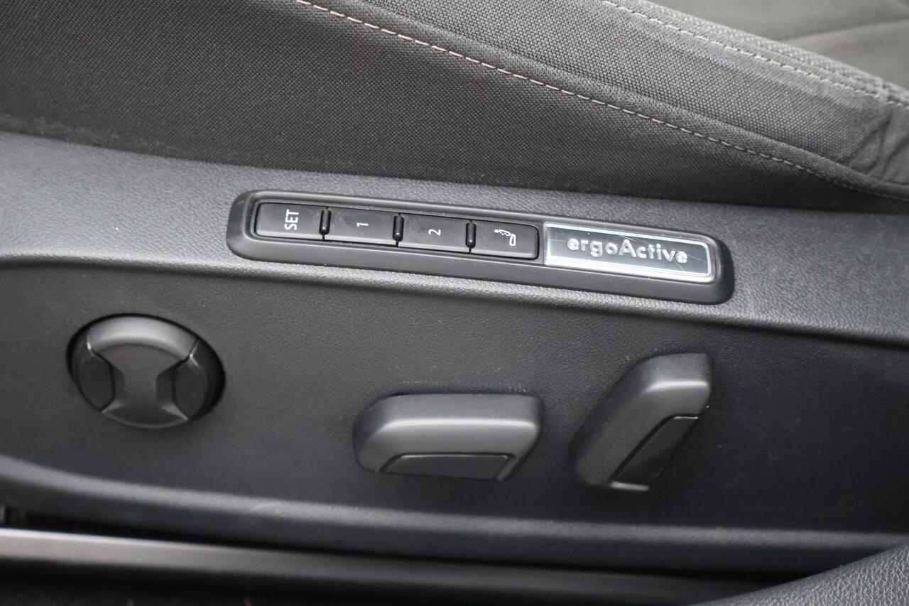 Volkswagen GOLF 1.0 TSI Life Business .