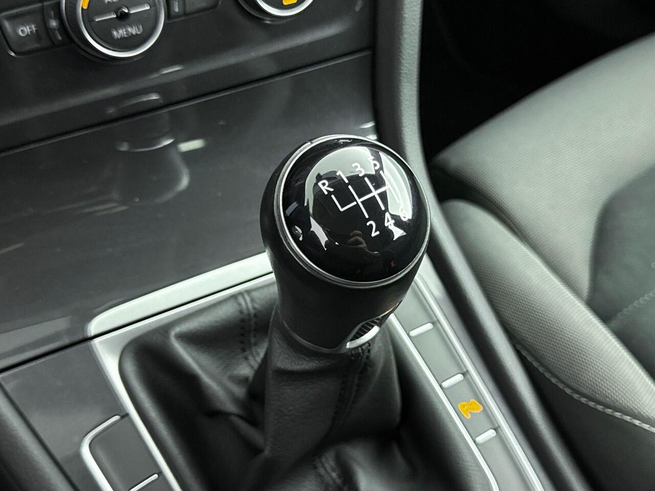 Volkswagen GOLF 1.0 TSI Comfortline | Navi | Stoelverwarming | Climate control | Parkpilot | Cruise control |