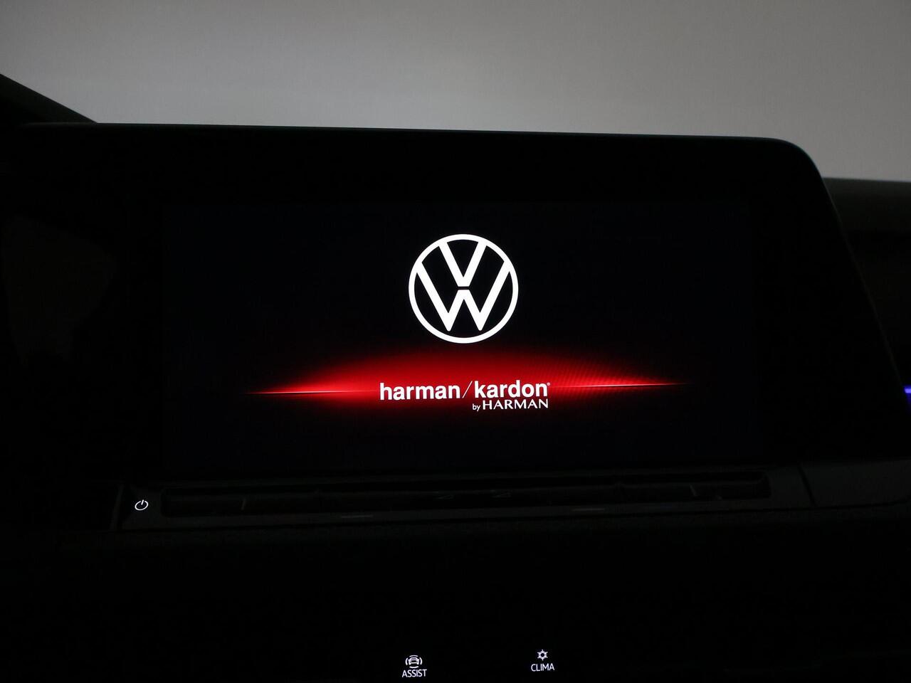 Volkswagen GOLF 8 2.0 TSI GTI CLUBSPORT 300 PK MILLTEK | PANORAMA | HARMAN/KARDON | SFEERVERL. | CAMERA