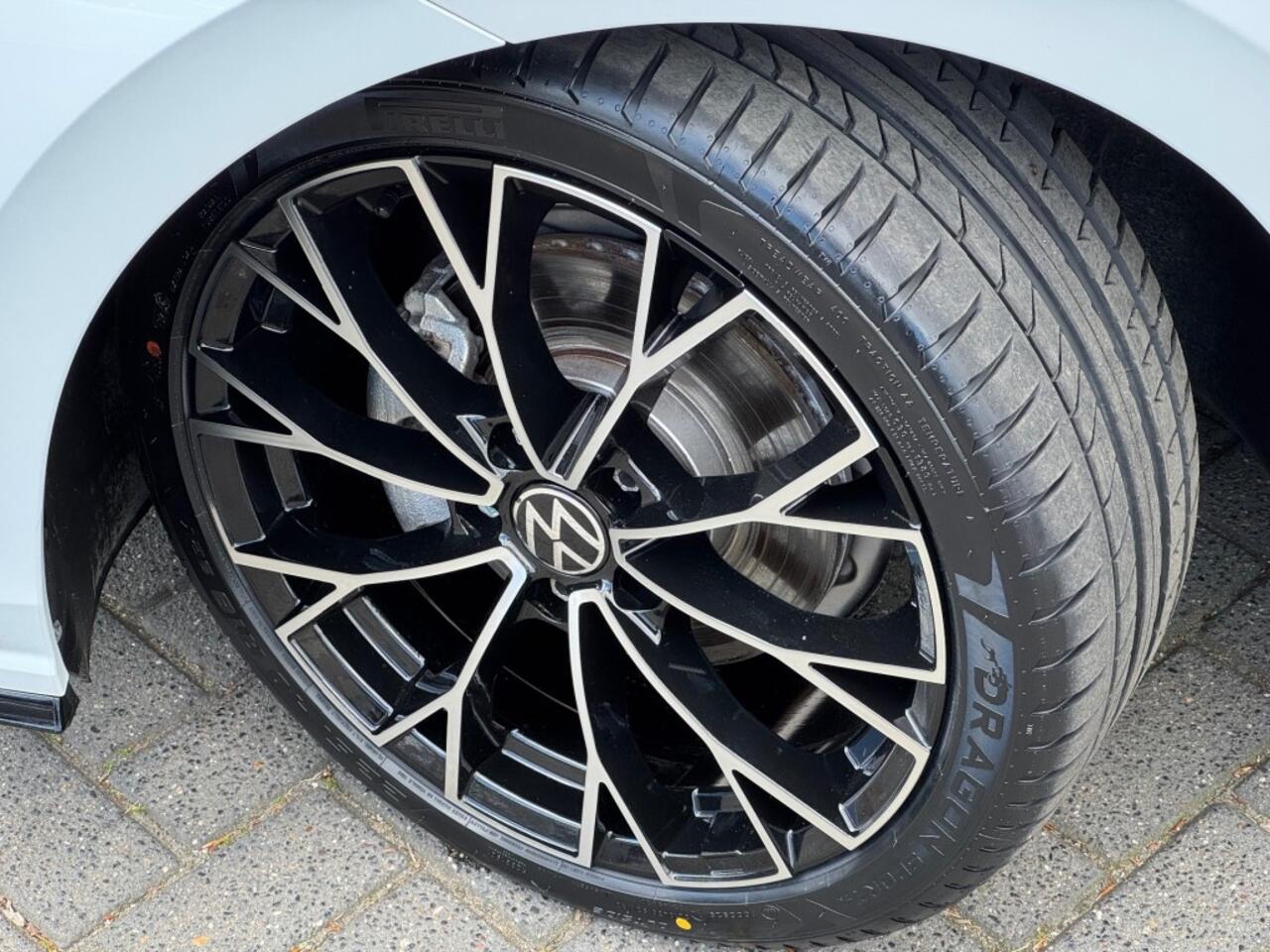 Volkswagen GOLF 1.5 eTSI 150PK DSG AUTOMAAT/R-LINE/2023/22.000KM!