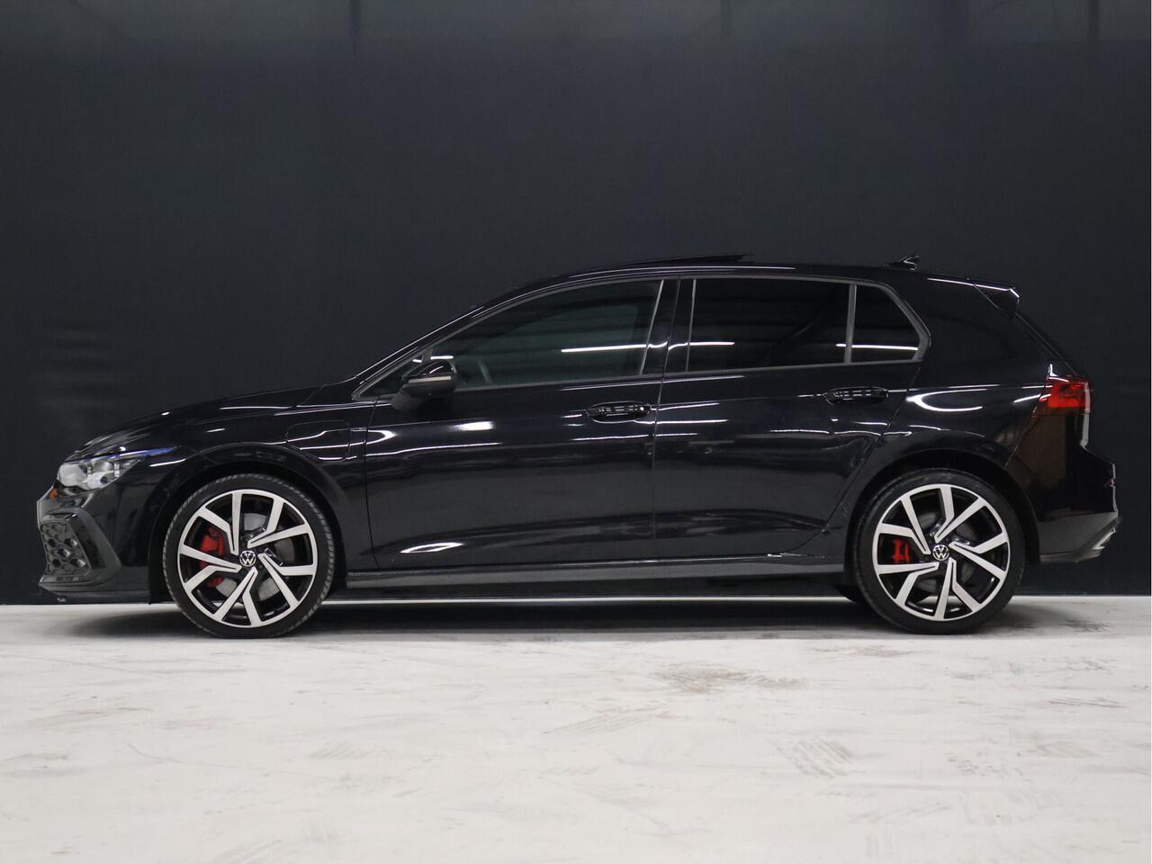 Volkswagen GOLF 1.4 eHybrid GTE [MEMORY SEATS, SPORT INTERIEUR, KANTELDAK, APPLE CARPLAY, ANDROID, ADAPTIVE CRUISE, CAMERA, VOL LEDER, STOELVERKOELING, STOELVERWARMING, PDC V+A, NIEUWSTAAT]