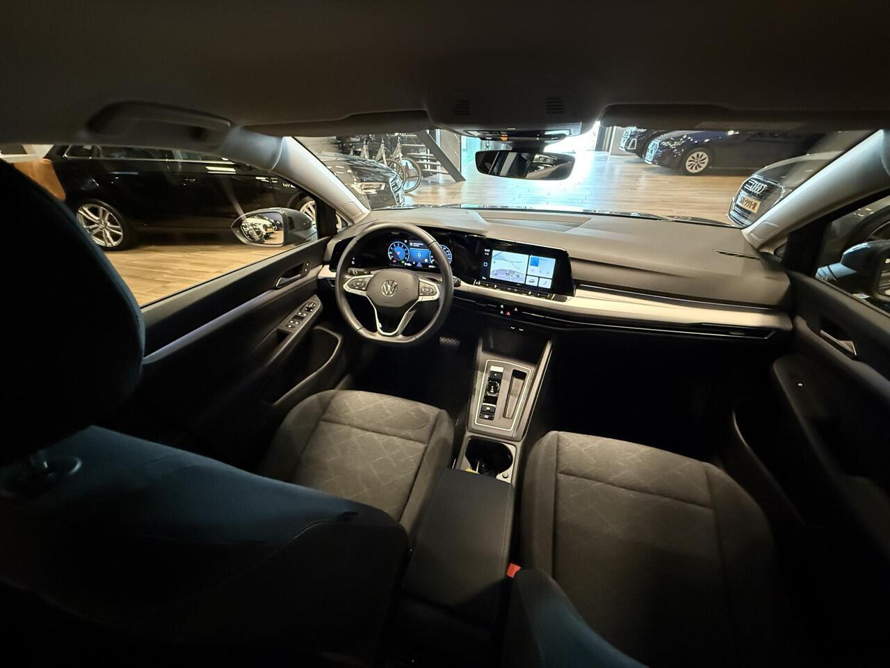 Volkswagen GOLF 1.0 eTSI Life Business |CarPlay|Navigatie|Clima|Achteruitrijcamera|DSG|