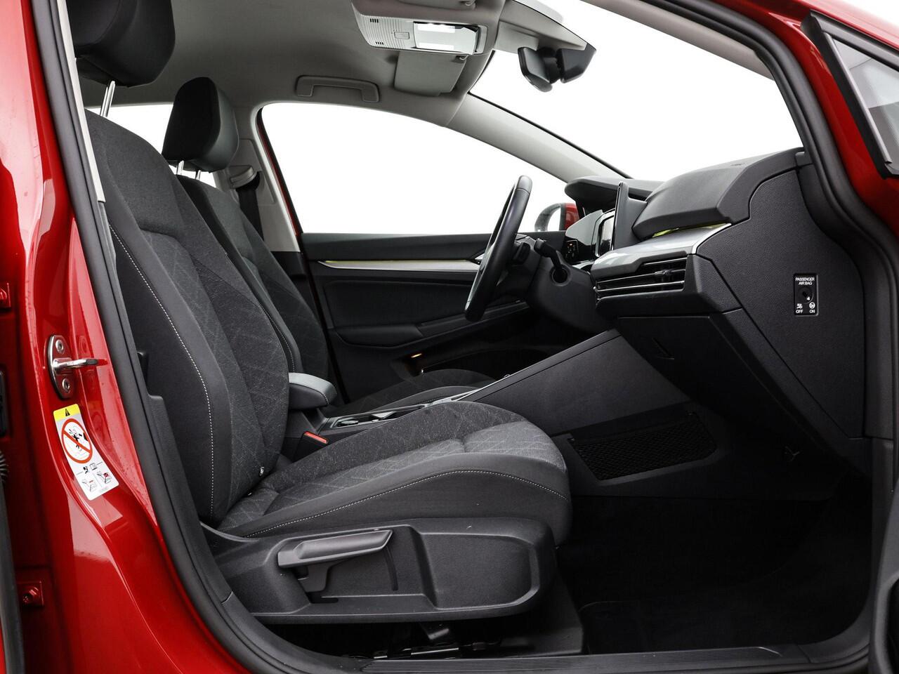 Volkswagen GOLF Variant 1.0 eTSI 110pk DSG Life · Camera · ACC · Inklap. Trekhaak · Apple/Android Car Play · Clima · Navigatie · Verkeersbord Detectie · Garantie t/m 03-07-2027 of 100.000