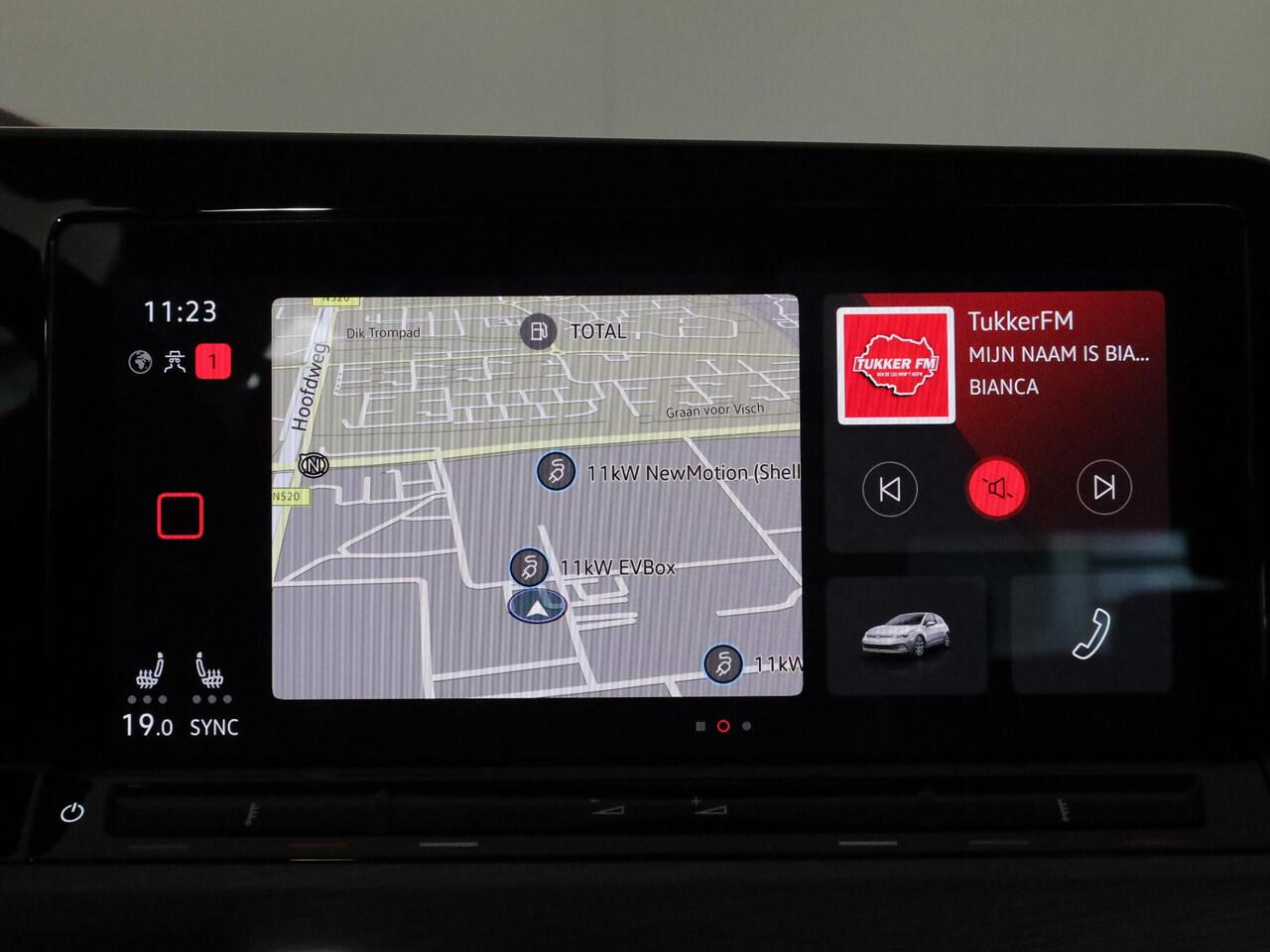 Volkswagen GOLF 1.4 eHybrid Style 204 pk Automaat (DSG) | Navigatie | Panoramadak | Parkeersensoren (Park assist) | Achteruitrijcamera | Stoelverwarming | Head-up display |