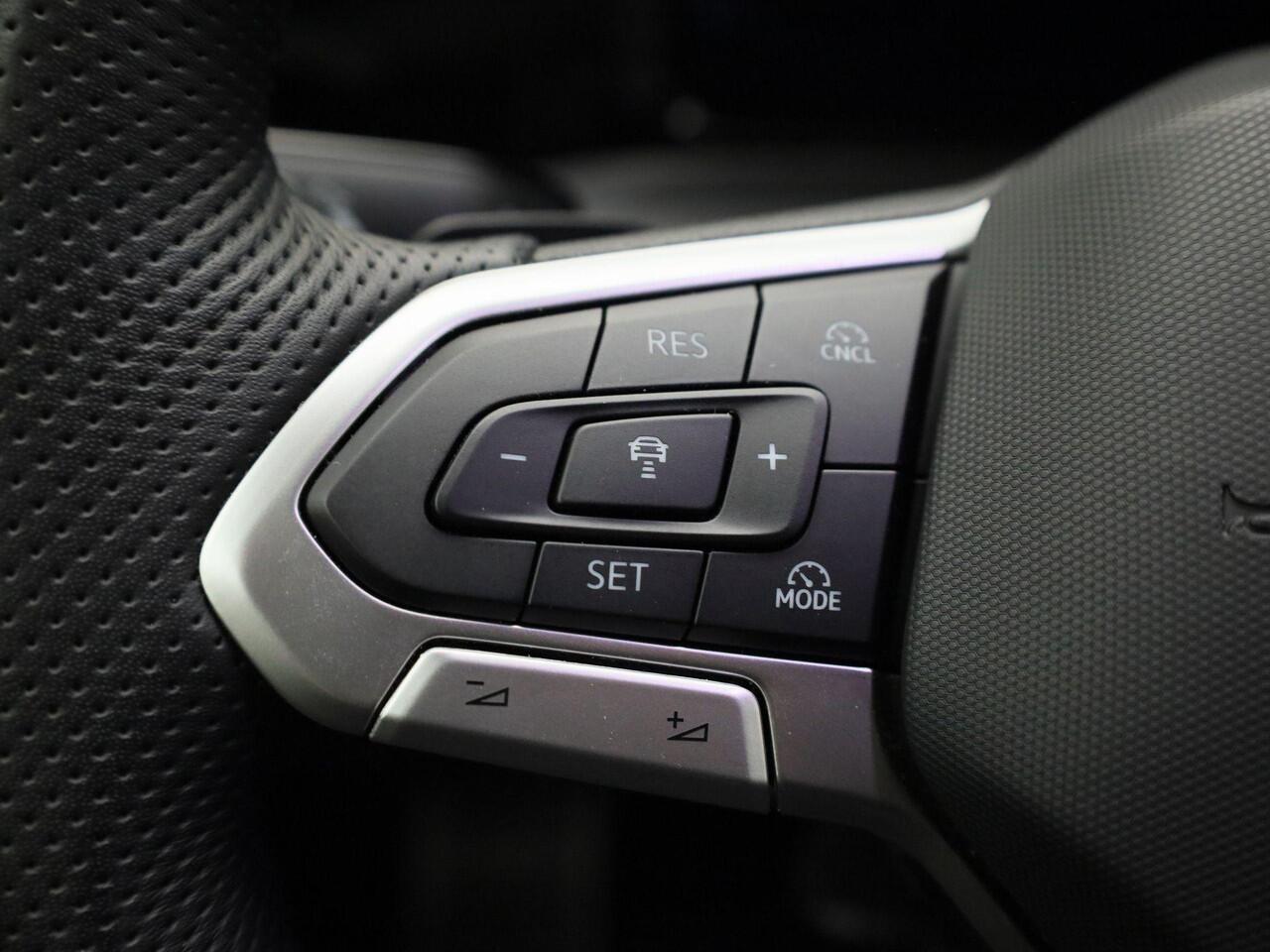 Volkswagen GOLF 1.5eTSI/150PK R-Line DSG · Navigatie · Apple/Android Car Play · Camera + Parkeersensoren · Garantie t/m 19-09-2026