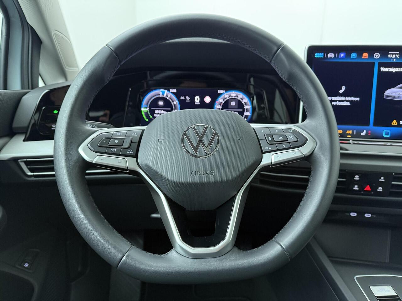 Volkswagen GOLF 1.5 eHybrid Life Edition | 204 PK | Automaat | SoH 98% | Multifunctioneel stuurwiel | Panoramadak | Stoelverwarming |