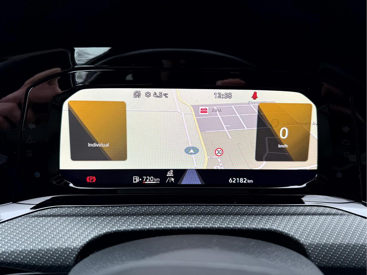 Volkswagen GOLF Variant 1.5 TSI R-Line NL. Auto, Camera, Trekhaak, Virt. Display