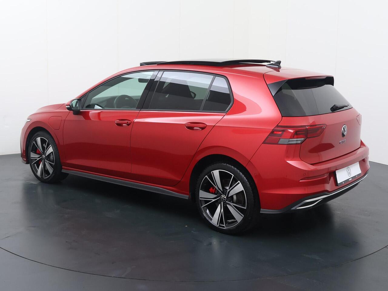 Volkswagen GOLF 1.4 eHybrid GTE | 245 PK | SoH 97% | Panoramadak | Achteruitrijcamera | Voorstoelen verwarmd | LED verlichting |