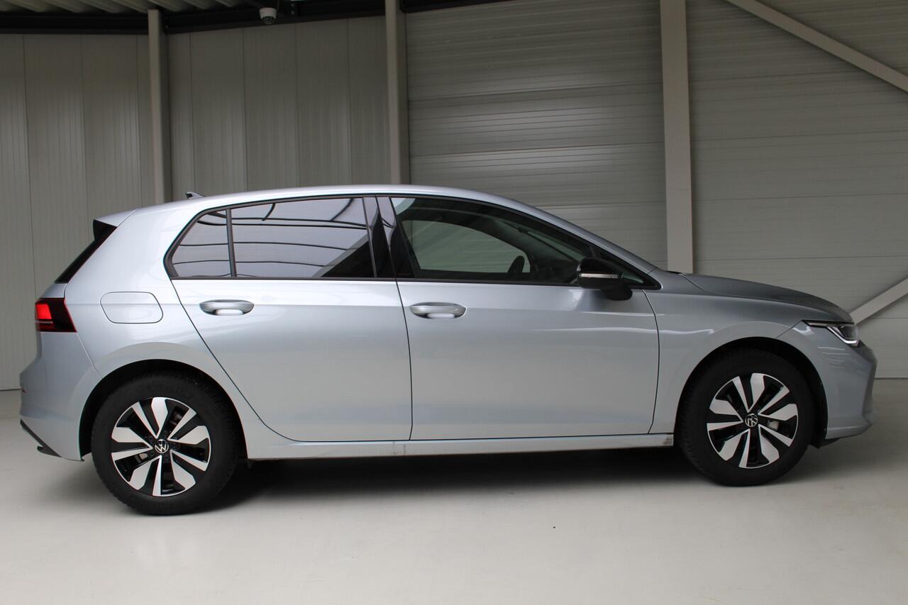 Volkswagen GOLF 1.5 TSI Goal Navigatie | 16"Velgen | Dodehoek assistent | Stoelverwarming | Led verlichting