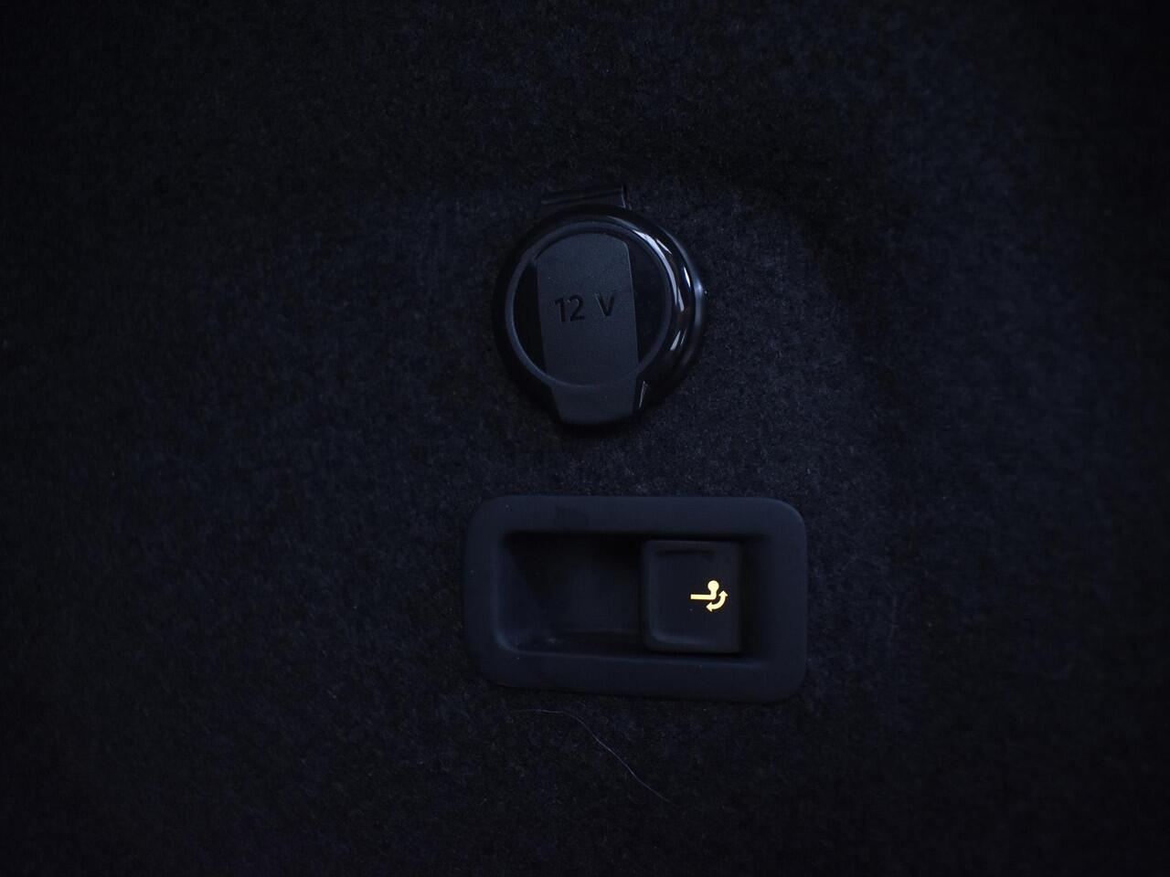 Volkswagen GOLF Variant 1.0 TSI 110pk Life · Camera · Elek. Trekhaak · Apple/Android Car Play · Navigatie · P-sensoren · 16'' Inch · Garantie t/m 08-05-2027 of 100.000km