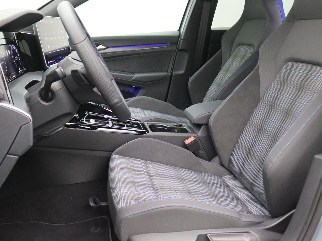 Volkswagen GOLF 1.5 eHybrid GTE 272PK DSG Side Assist, Achteruitrijcamera, Matrix-LED verlichting, 18" LM Velgen, Stoel-Stuurverwarming, Navi via Apple Carplay/Android Auto