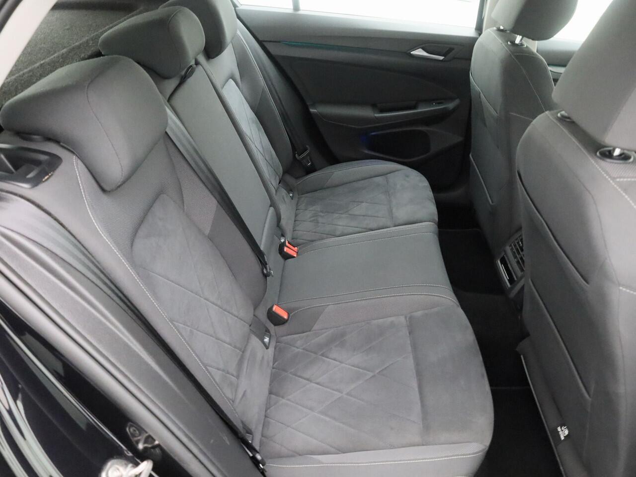 Volkswagen GOLF 1.4 eHybrid Style | ADAPTIVE | STOELMASSAGE