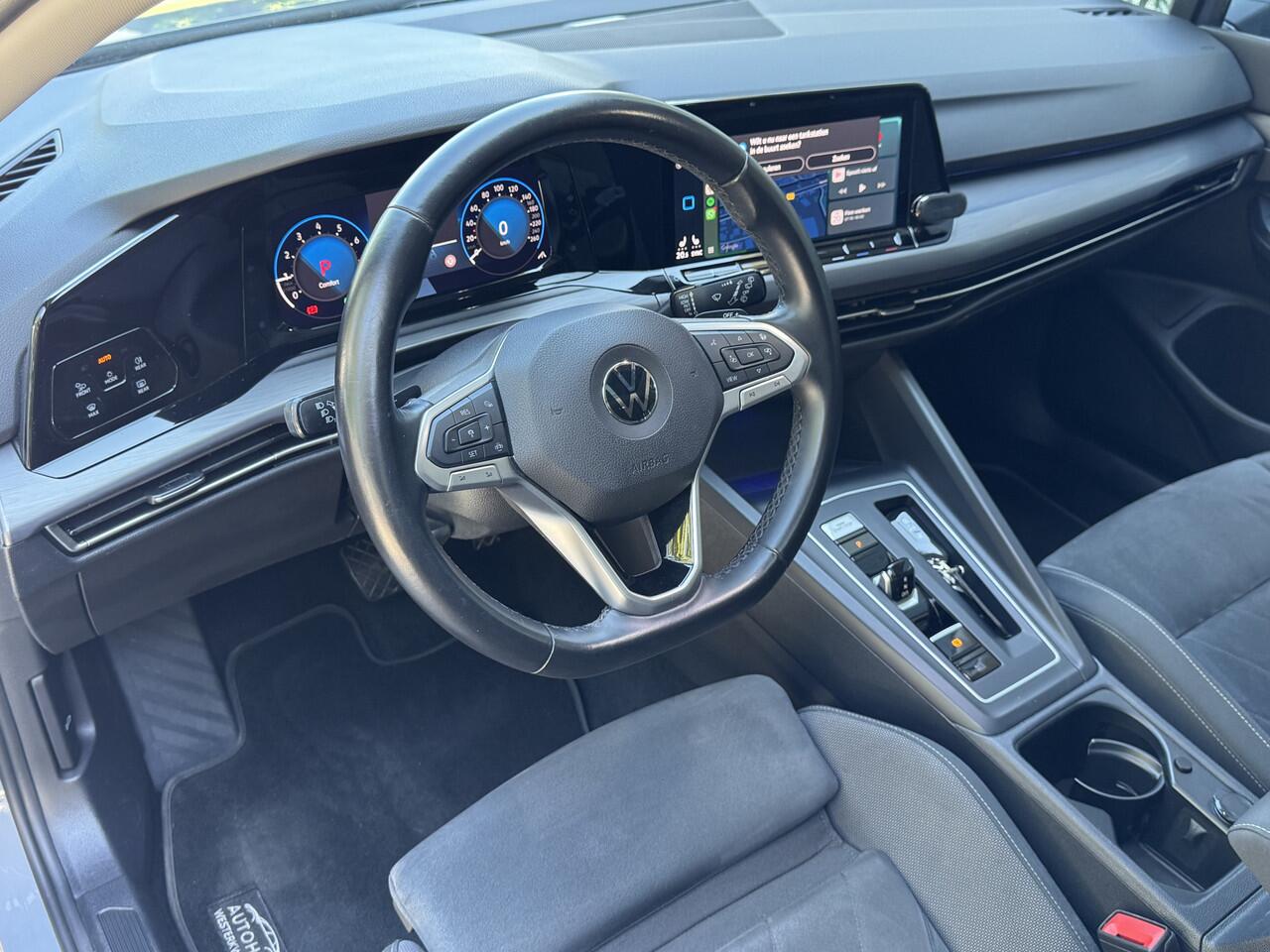 Volkswagen GOLF 1.5 eTSI 150pk DSG Style 1st Edition Black Panoramadak Winterpakket 19" Velgen IQ Light Massagestoel