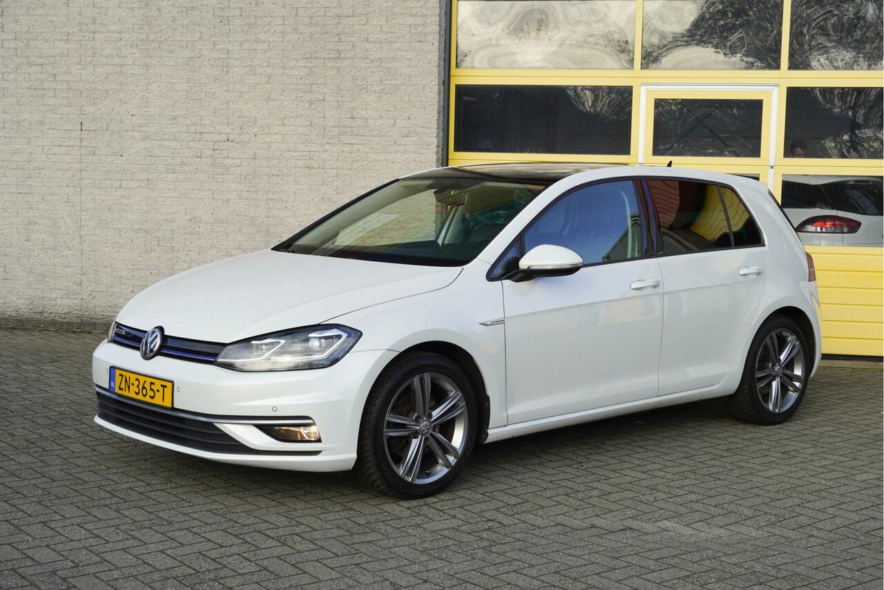 Volkswagen GOLF 1.5 TSI 5drs Highline BJ2019 Lmv 17" | Led V+A | Pdc | Navi | Dynamische knipperlichten | Panoramadak | App-Connect | Climate control | Cruise control | Sportstoelen | Verwarmde voorstoelen | Extra getint glas