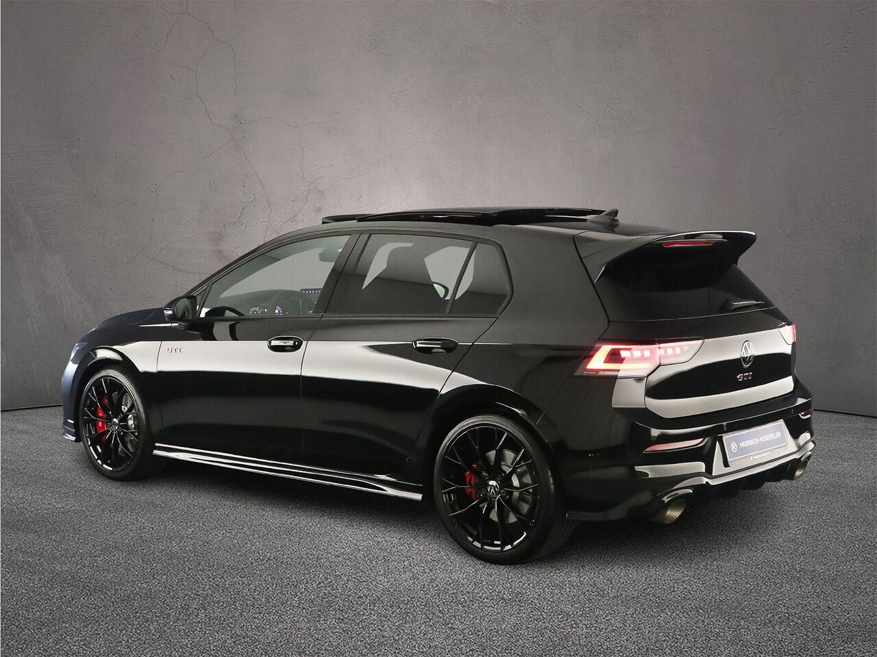 Volkswagen GOLF GTI Clubsport 2.0 TSI 300pk DSG Automaat Akrapovic, Panoramadak, Black Style, Harman Kardon audio, Adaptive cruise control, LED matrix koplampen, 360 camera