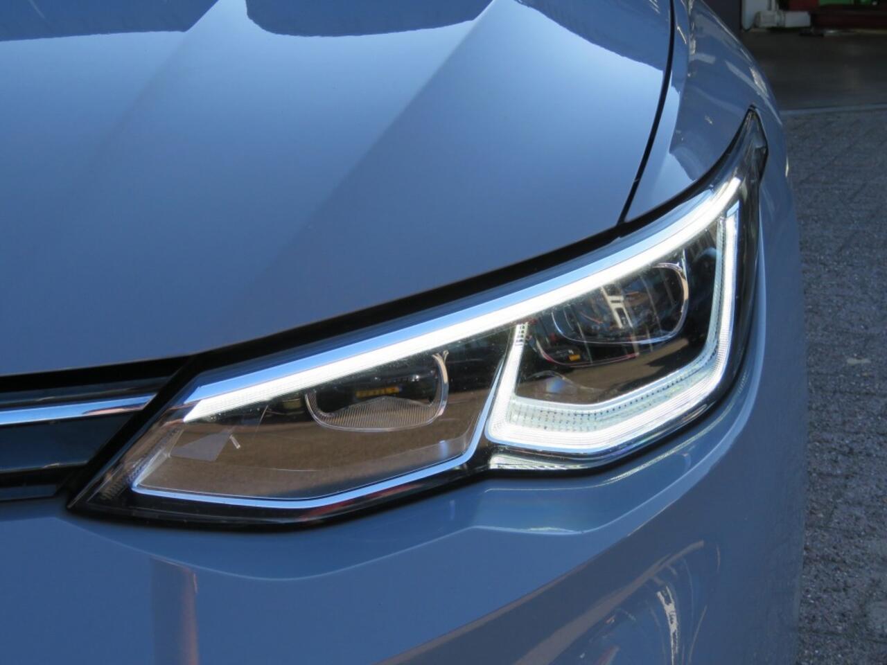 Volkswagen GOLF 1.0 eTSI LIFE DSG-aut. / Pano dak / 18 Inch / Memory / BOVAG garantie