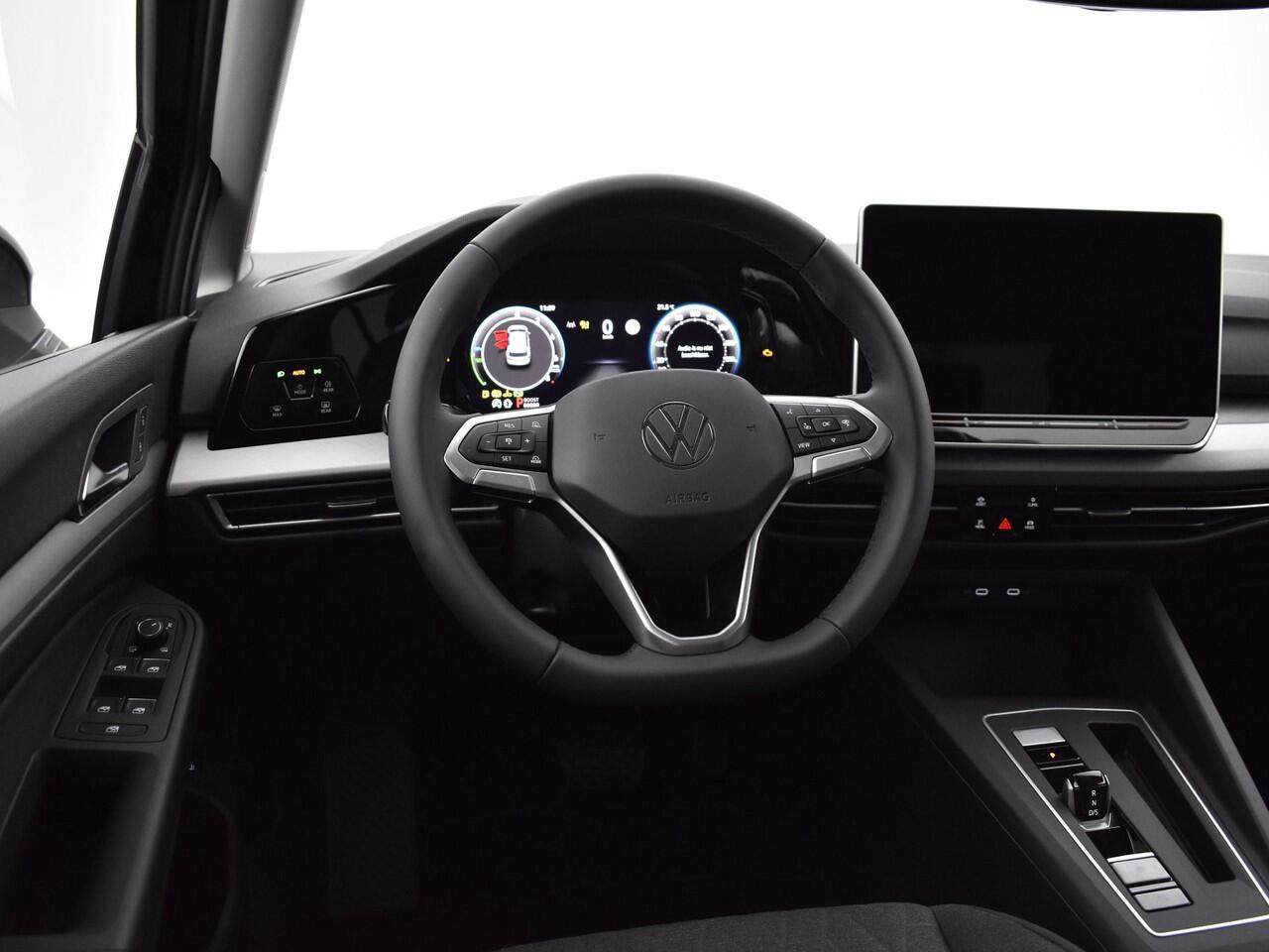 Volkswagen GOLF Life Edition 1.5 eHybrid 204 PK 6 versn. DSG · Achteruitrijcamera · Draadloze telefoonlader · Sfeerverlichting · Stuurwiel verwarmd ·