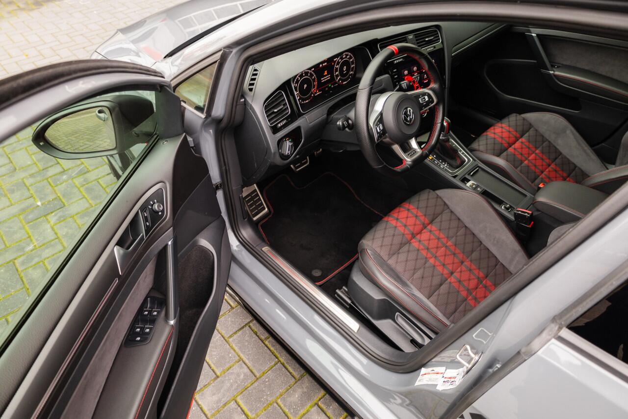 Volkswagen GOLF 2.0 TSI 290 pk GTI TCR / Akrapovic/ Pure-Grey/ Pano-dak/ Keyless/ Adap.Cruise/ Camera/ Sport-Stoelen/ Stoel.Verw/ 19'' LMV
