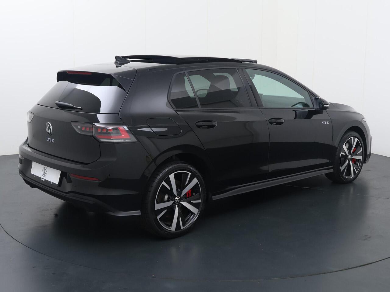 Volkswagen GOLF 1.5 eHybrid GTE | 272 PK | SoH 97% | Trekhaak | Panoramadak | Matrix LED IQ.Light koplampen | Head-up display |