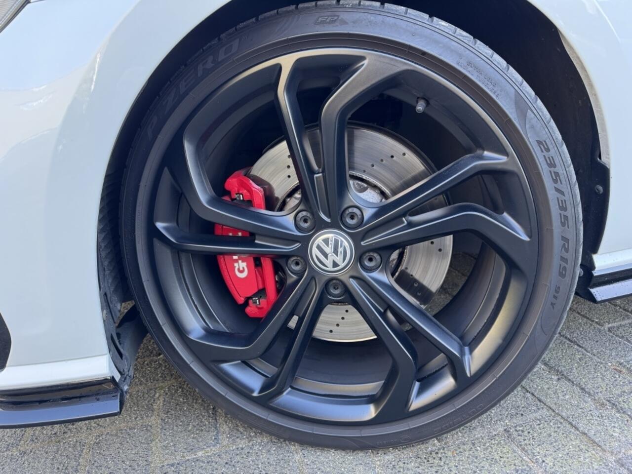 Volkswagen GOLF GTI Tcr