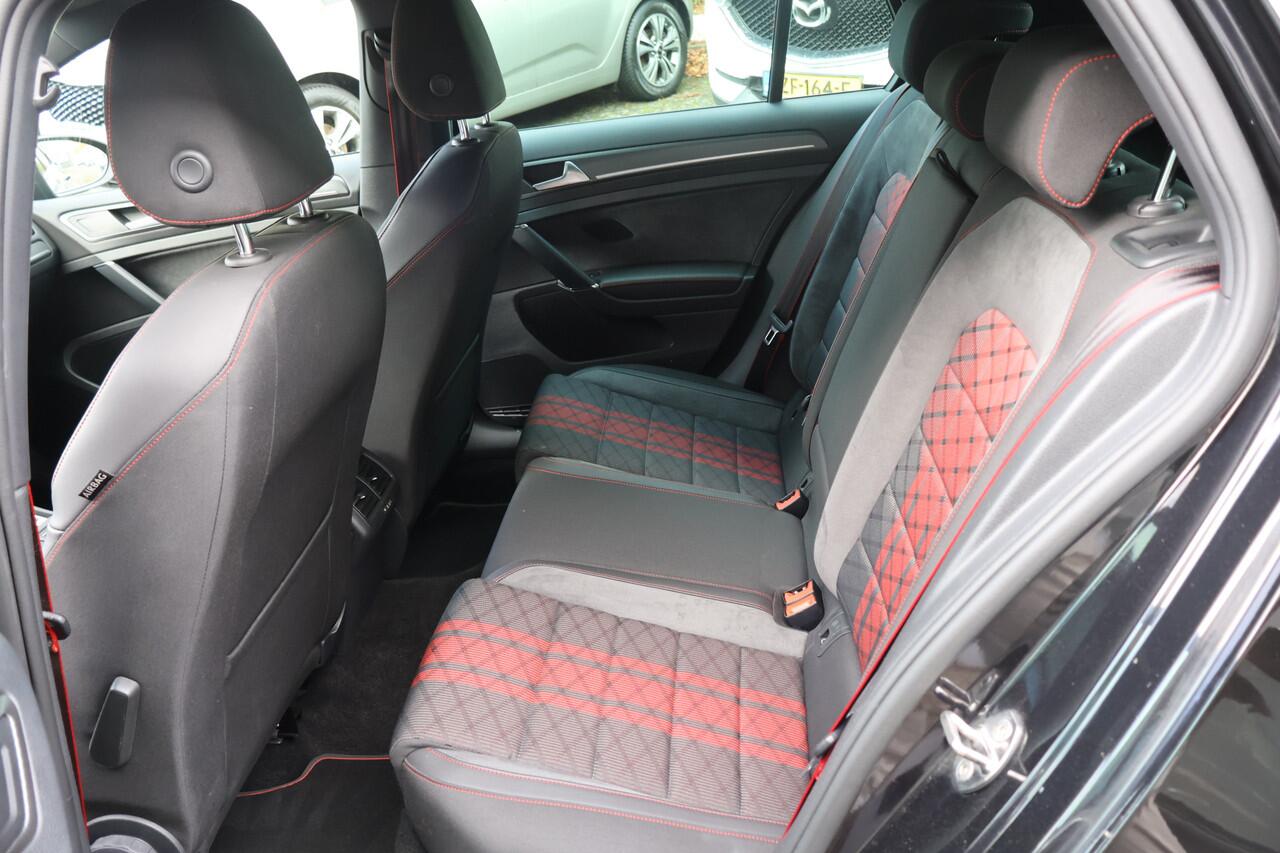 Volkswagen GOLF 2.0 TSI GTI TCR .