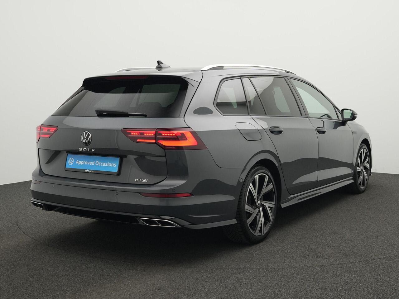 Volkswagen GOLF Variant 1.5 eTSI 150 pk DSG R-Line Business | Trekhaak | Adaptief onderstel | IQ Light | Achteruitrijcamera | Stuur-/stoelverwarming