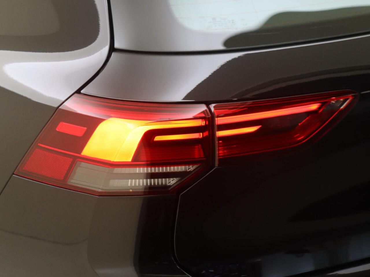 Volkswagen GOLF 1.4 eHybrid Style | SoH 89% | Standkachel | Stoel- en stuurwielverwarming | Navigatie | Adaptieve cruise control | Elektrisch verstelbare bestuurdersstoel met geheugen | CarPlay | Achterbank verwarmd |