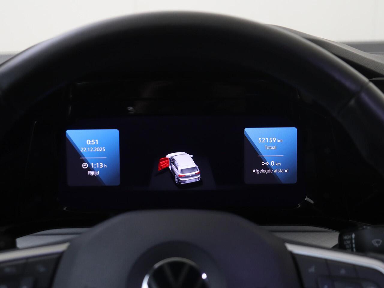 Volkswagen GOLF 1.5 TSI Life | CarPlay | Parkeersensoren | Adaptieve cruise control | Sfeerverlichting | Navigatie | Digital cockpit | Airco |