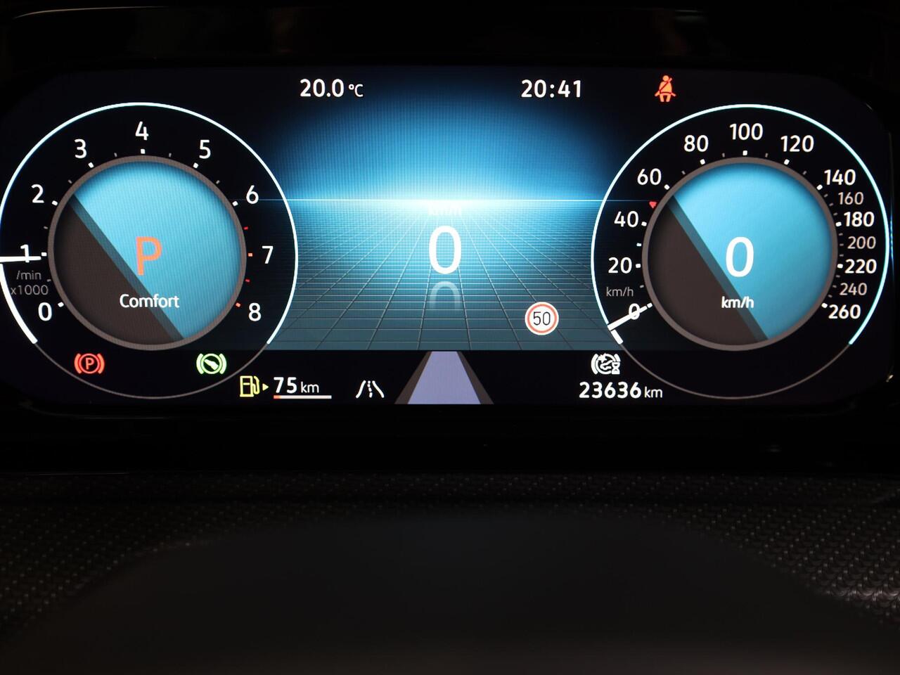 Volkswagen GOLF 1.5 eTSI R-Line 150 pk Automaat (DSG) | Navigatie | Panoramadak | Parkeersensoren | Achteruitrijcamera | Matrix LED koplampen | Black Style pakket | R-Line |