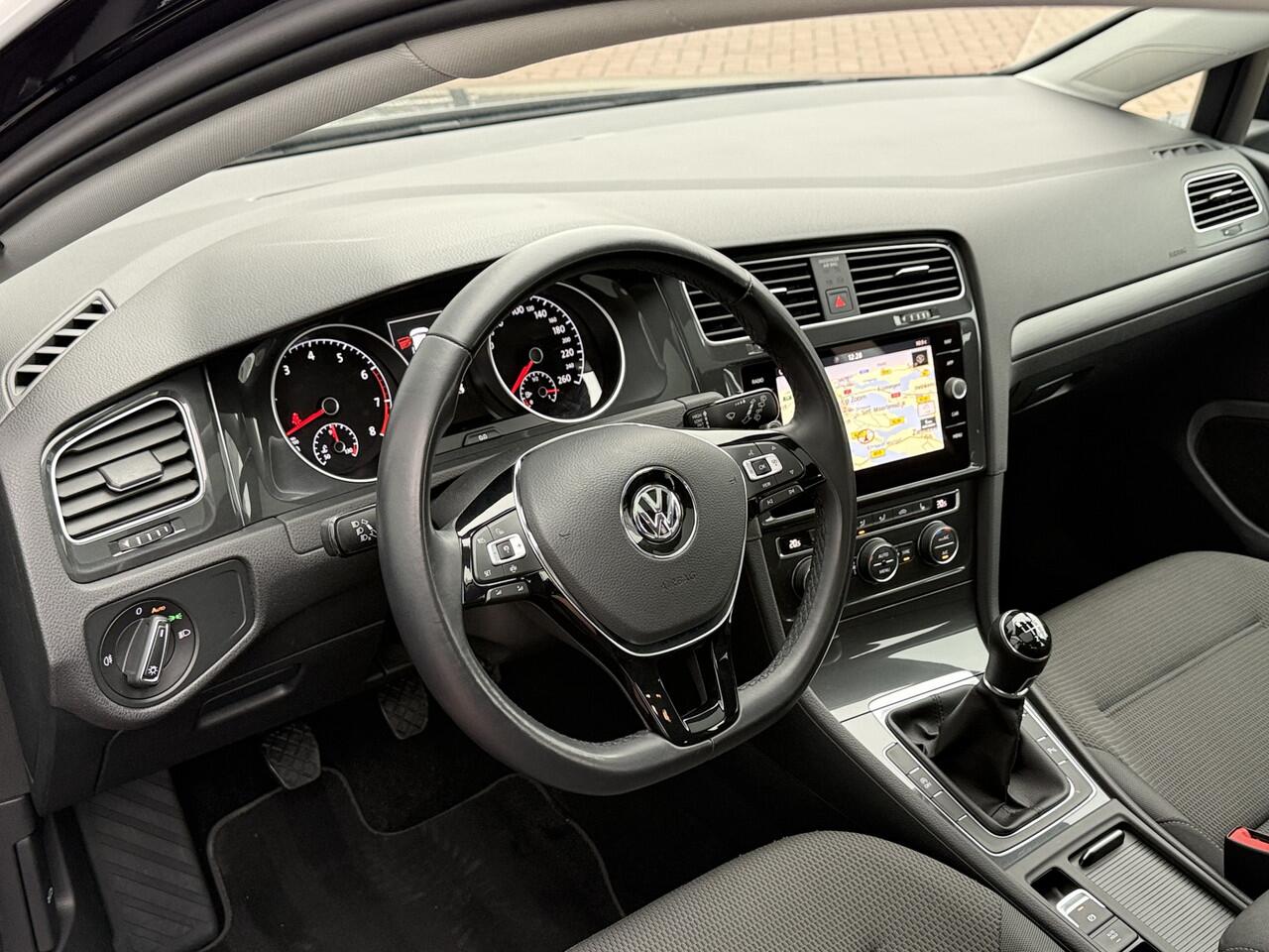 Volkswagen GOLF 1.5 TSI ACT 130pk | Pano dak | Full Led