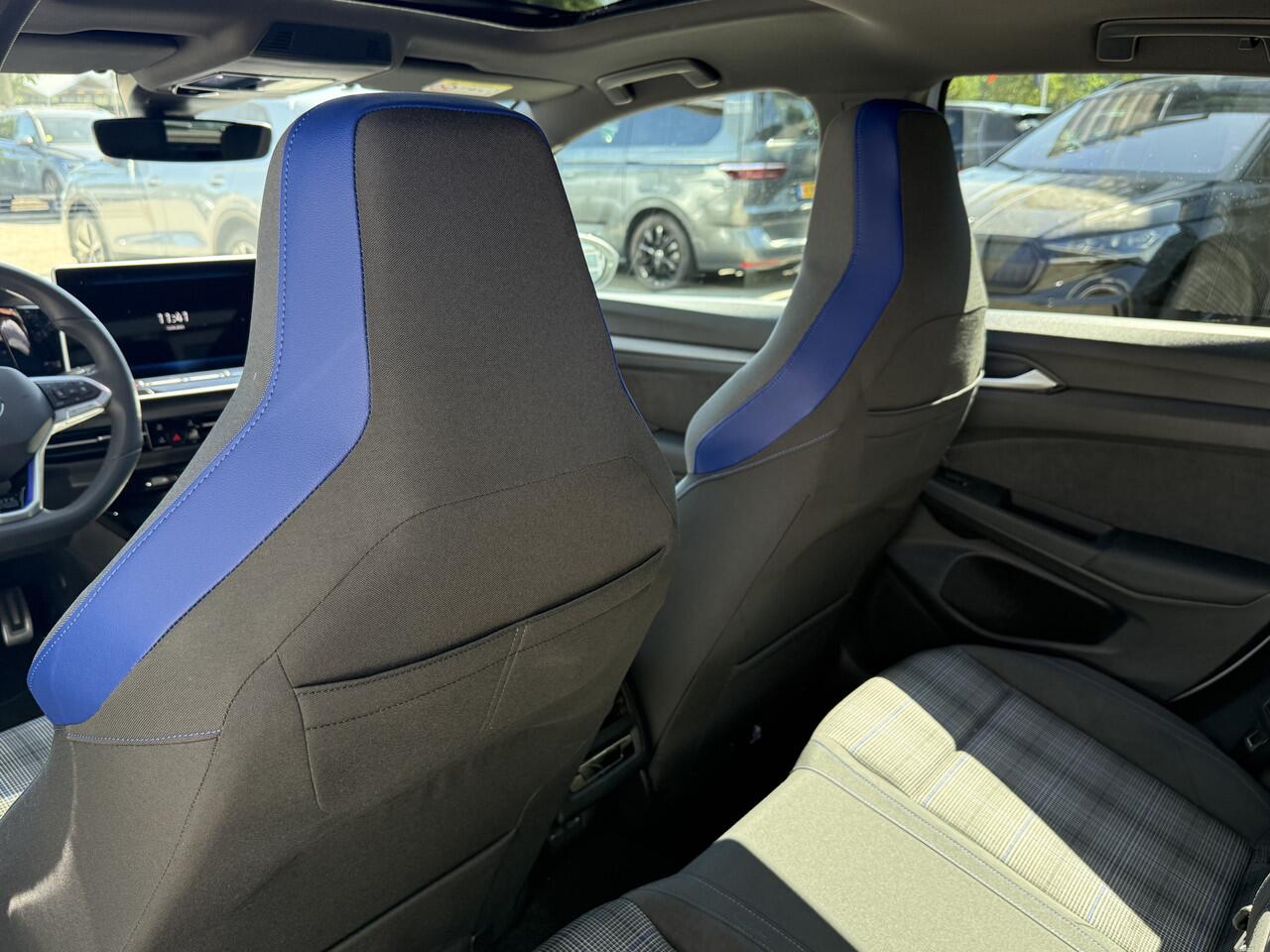 Volkswagen GOLF 1.5 eHybrid GTE / Panoramadak / IQ.Light / Dodehoeksensoren / Black Style / 18'' LMV