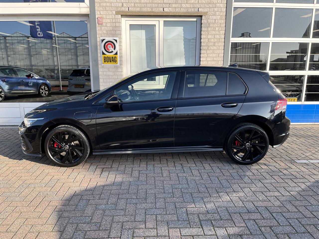 Volkswagen GOLF 1.4 eHybrid GTE / AUTOMAAT/ 245 PK/ PARK. SENSOREN/ LEDEREN MEMORY SEATS/ IQ. LIGHT/ DODE HOEK/ STOELVERWARM & VENTILATIE/ ADAPT. CRUISE/ STUURVERWARM./ TRAVEL ASSIST/ APP CONNECT/ NAVI/ CLIMA/ DAB/ 18" LMV