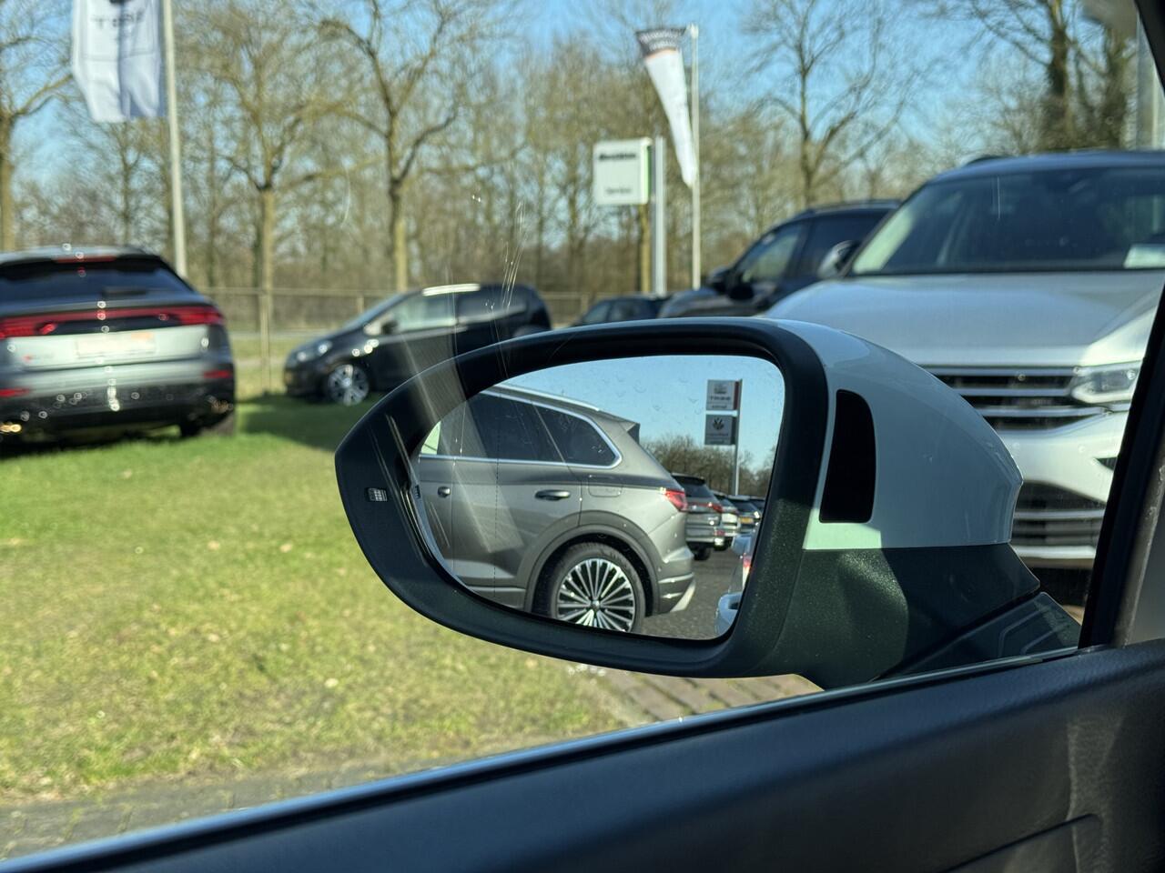 Volkswagen GOLF 1.4 eHybrid Style Trekhaak | elk. stoelen | Camera | dodehoek