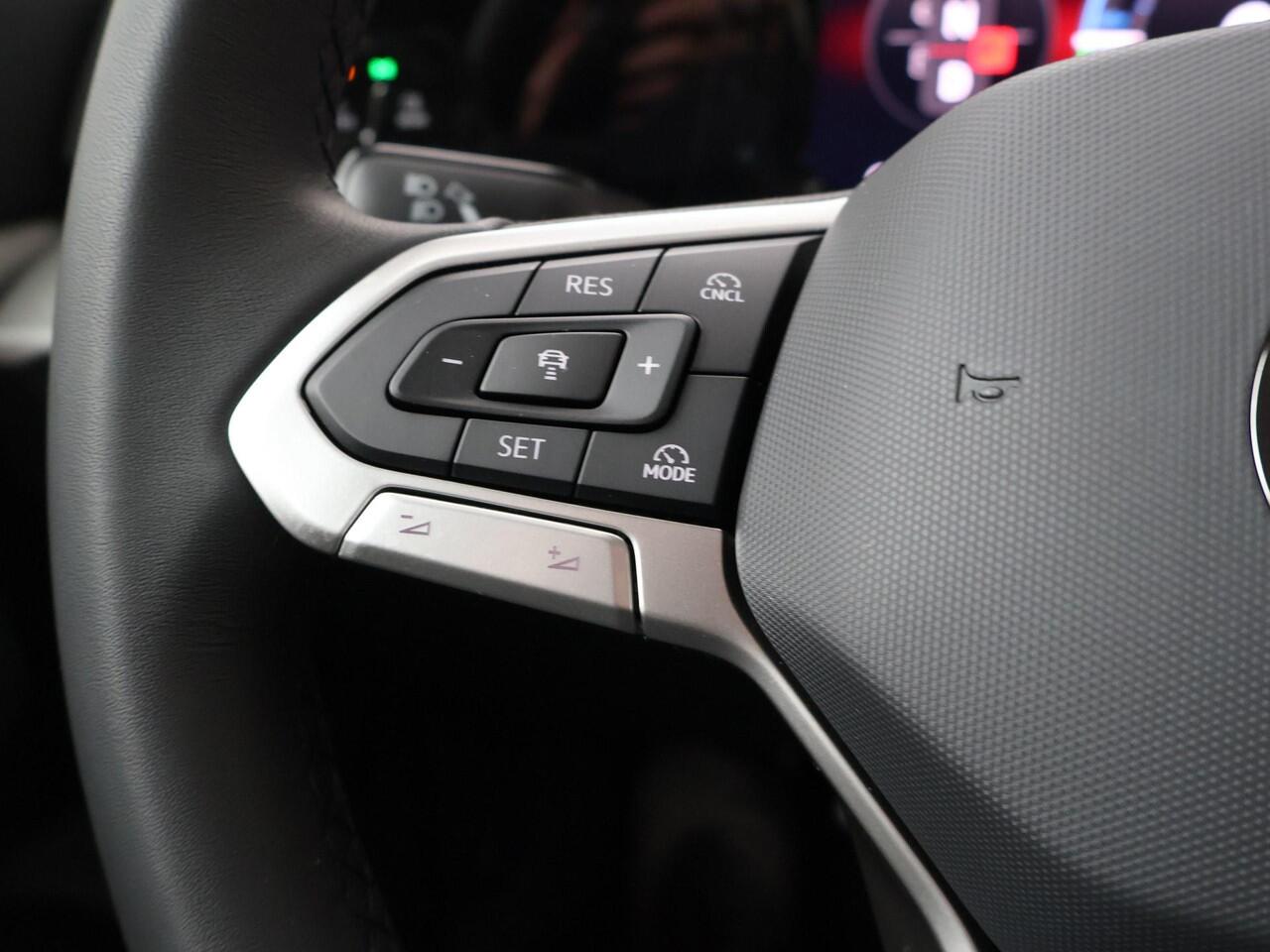 Volkswagen GOLF 8 Life Edition 1.5 eHybrid 150 kW / 204 PK Hatchback DSG