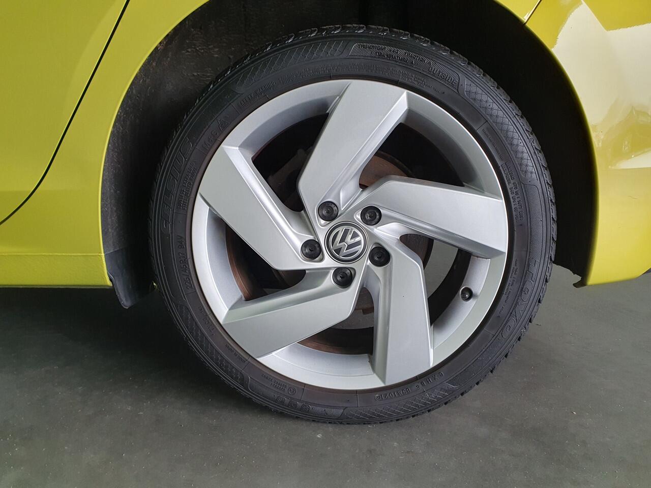 Volkswagen GOLF 1.0 eTSI Life Business CARPLAY/CAMERA/DIG.COCKPIT/LMV