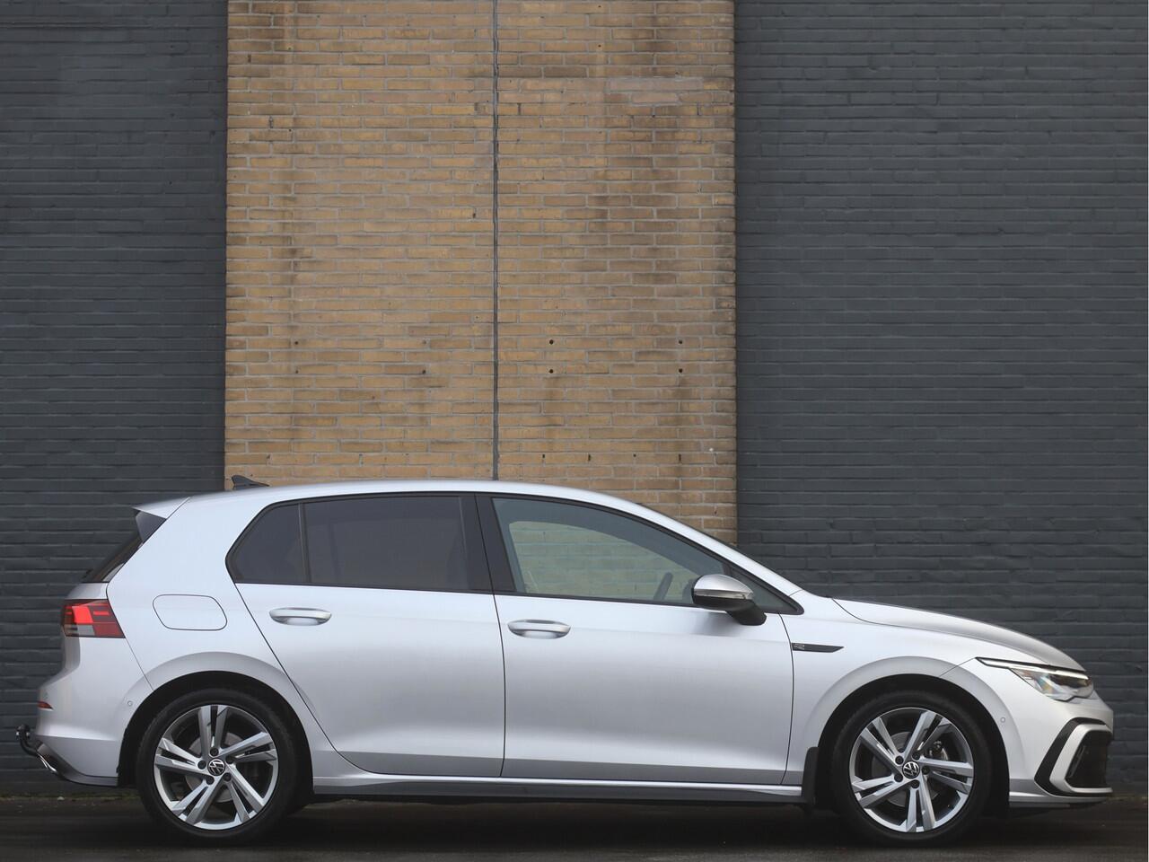 Volkswagen GOLF 8 1.5 TSI R-line 150PK | R-line | ACC | Carplay | Cam | Stoelverw. | Clima |