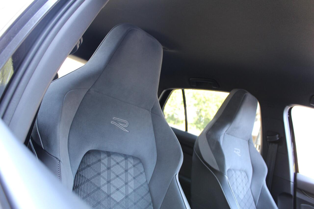 Volkswagen GOLF 1.5 eTSI 150Pk R-Line Business | Automaat | Stoel/Stuurverwarming | Rijklaar | 100% onderhouden