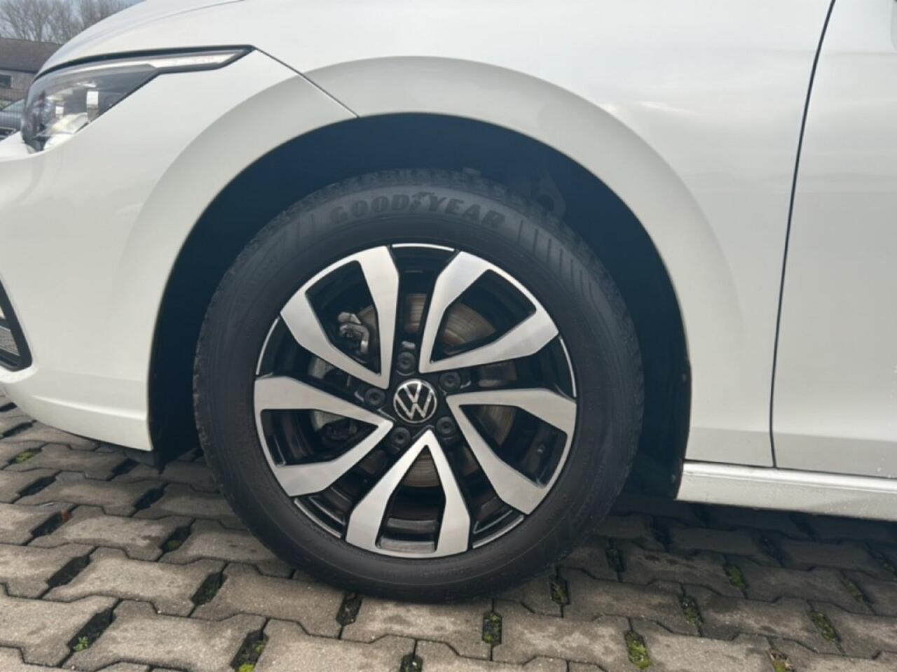 Volkswagen GOLF 1.5 TSI LIFE ACTIVE TREKHAAK/CAMERA/NAVI/CARPLAY/ACC/STOEL-STUURVERW