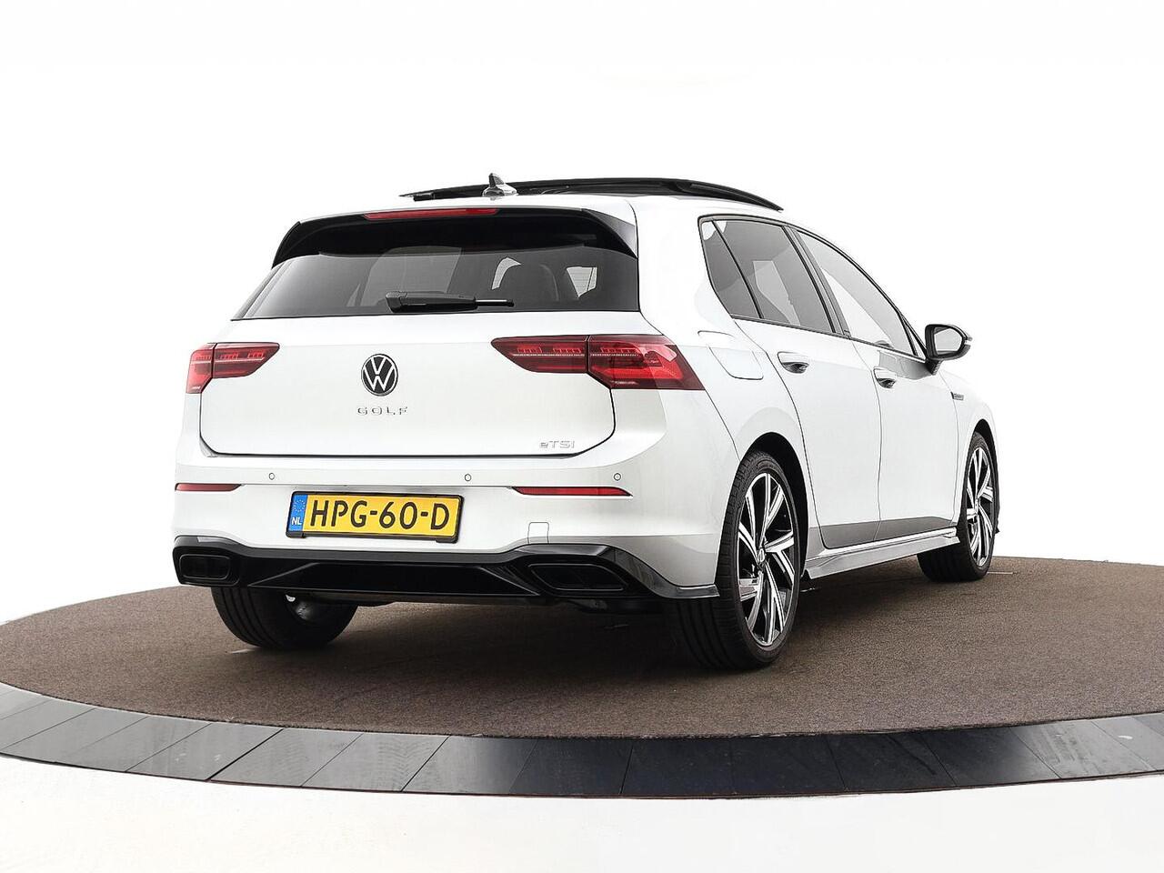 Volkswagen GOLF 1.5 eTSI 150pk DSG R-Line · Panoramadak · Camera · Stuur- & Stoelverwarming · Keyless · Sfeerverlichting · Garantie t/m 22-02-2026 · TOPDEAL