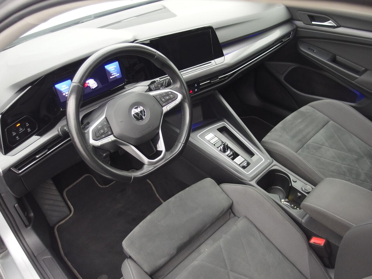 Volkswagen GOLF 1.5 eTSI 150PK 1st Edition Style AUTOMAAT / PANORAMADAK / FULL LED / SFEER / STOELVERW / NAVI / CARPLAY / DAB+ / ACC / NL-AUTO