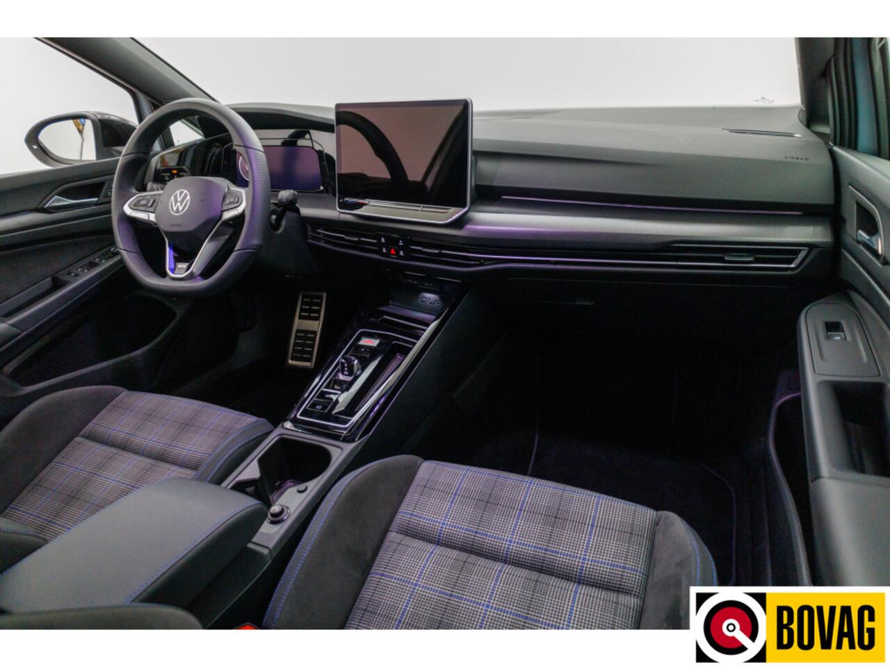 Volkswagen GOLF 1.5 eHybrid GTE Black 272 PK automaat | IQ Led | Elec. trekhaak | Headup | Stoel- & stuurverw. | PDC V + A, Camera, App. connect, Navigatie, 131 KM actieradius (WLTP)