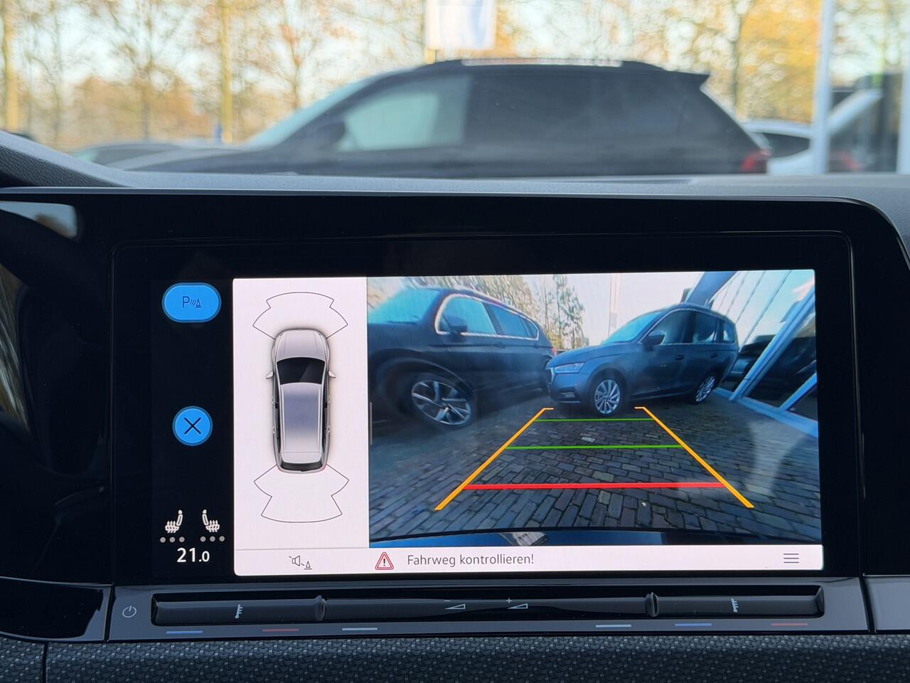 Volkswagen GOLF Variant 1.5 eTSI R-Line | Trekhaak | Camera | Stoel & stuurverwarming