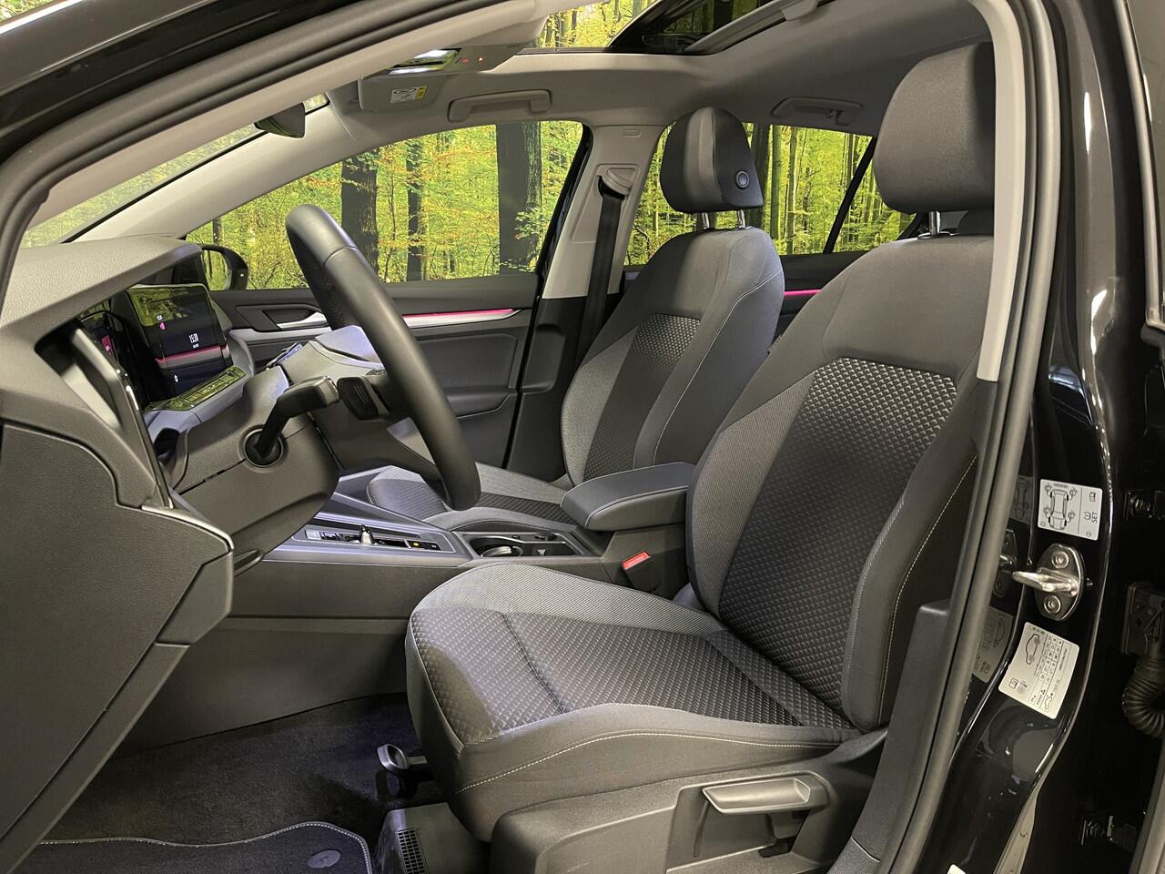 Volkswagen GOLF 1.5 eTSI Life Business | Panoramadak | Apple Carplay | Head-Up-Display | Sfeerverlichting | Stop&GO | DAB+ |