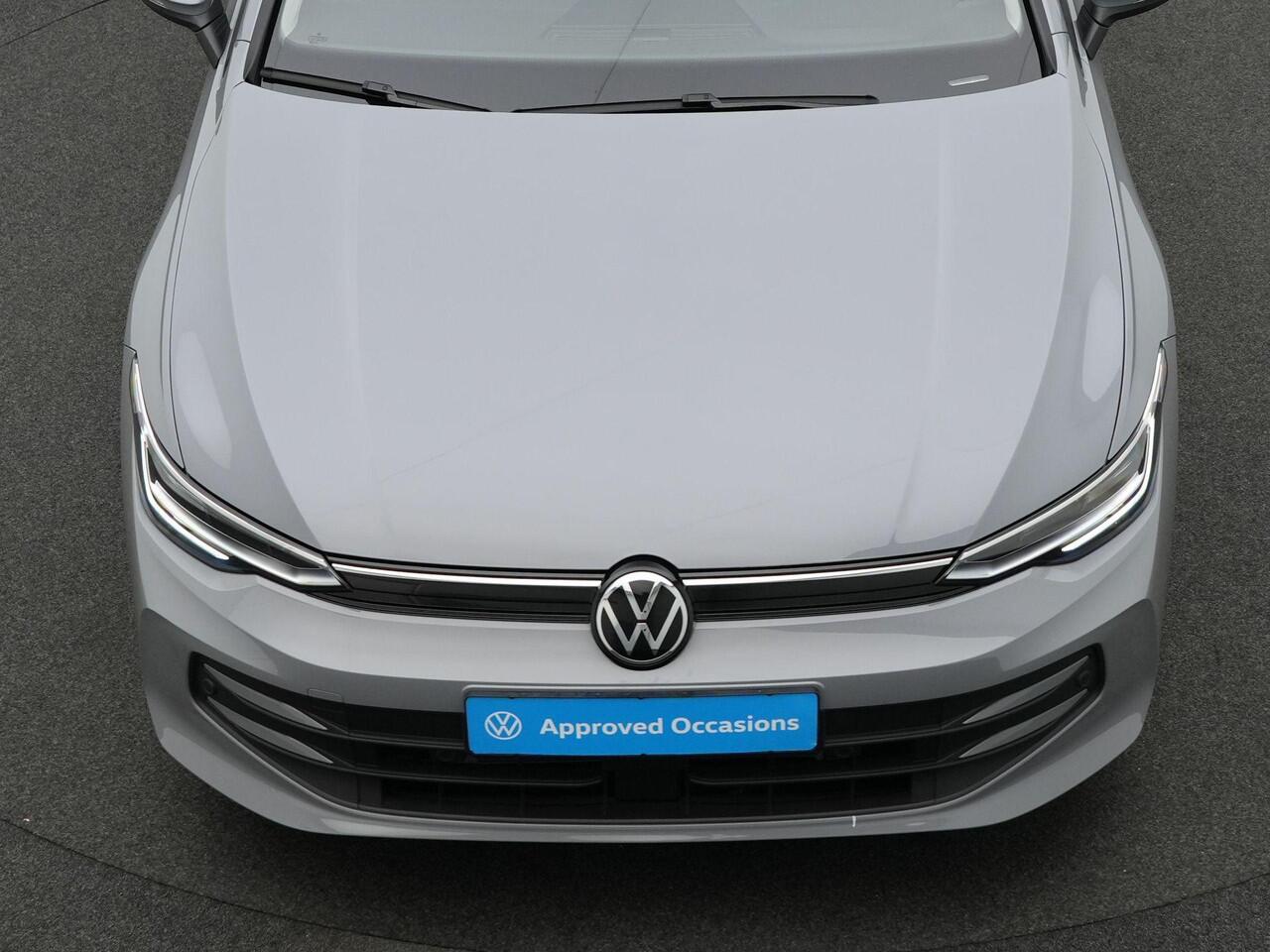 Volkswagen GOLF 1.5 TSI 115 pk Life Edition | Panoramadak | Stuur-/stoelverwarming | Parkeersensoren voor/achter